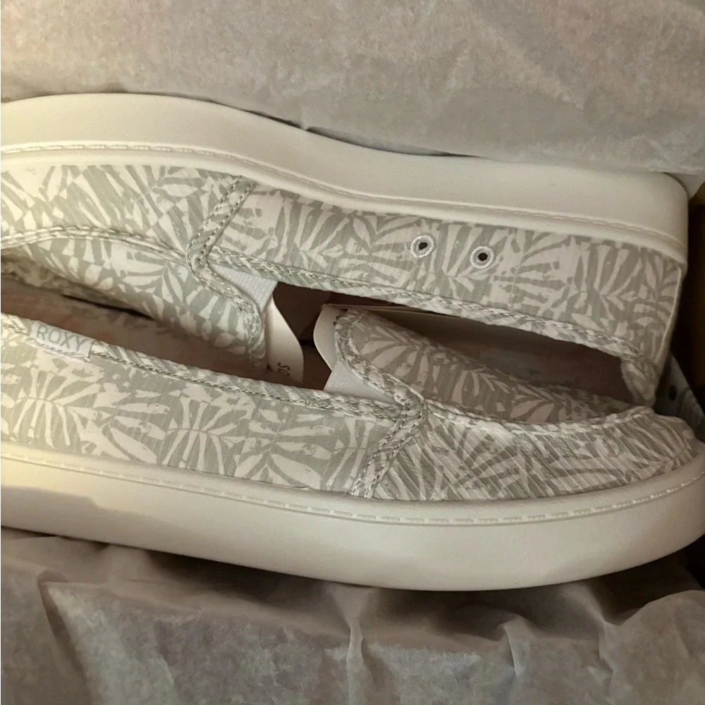 Roxy Minnow Plus in Soft Green - Picture 4 of 5